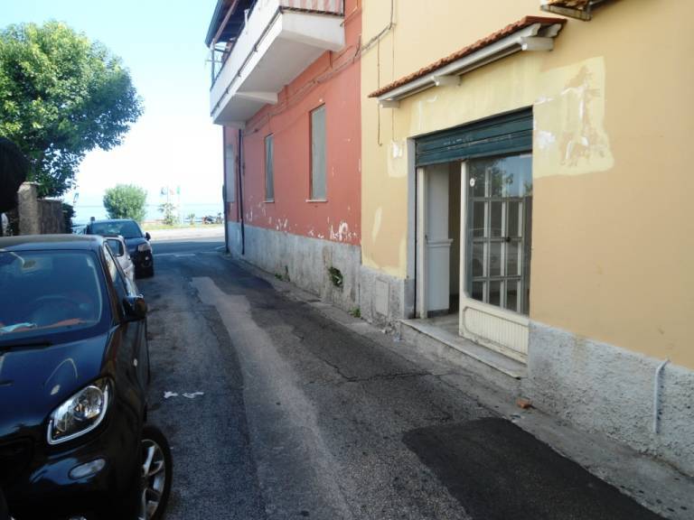 Affittasi Negozio a Casamicciola