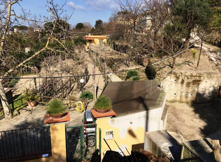 Casa indipendente con terreno a Casamicciola