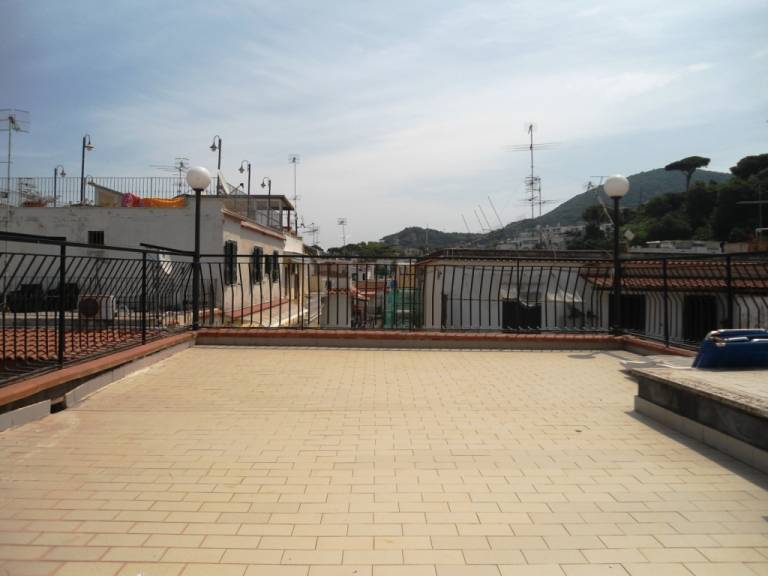 VENDESI Appartamento CENTRALISSIMO a Casamicciola